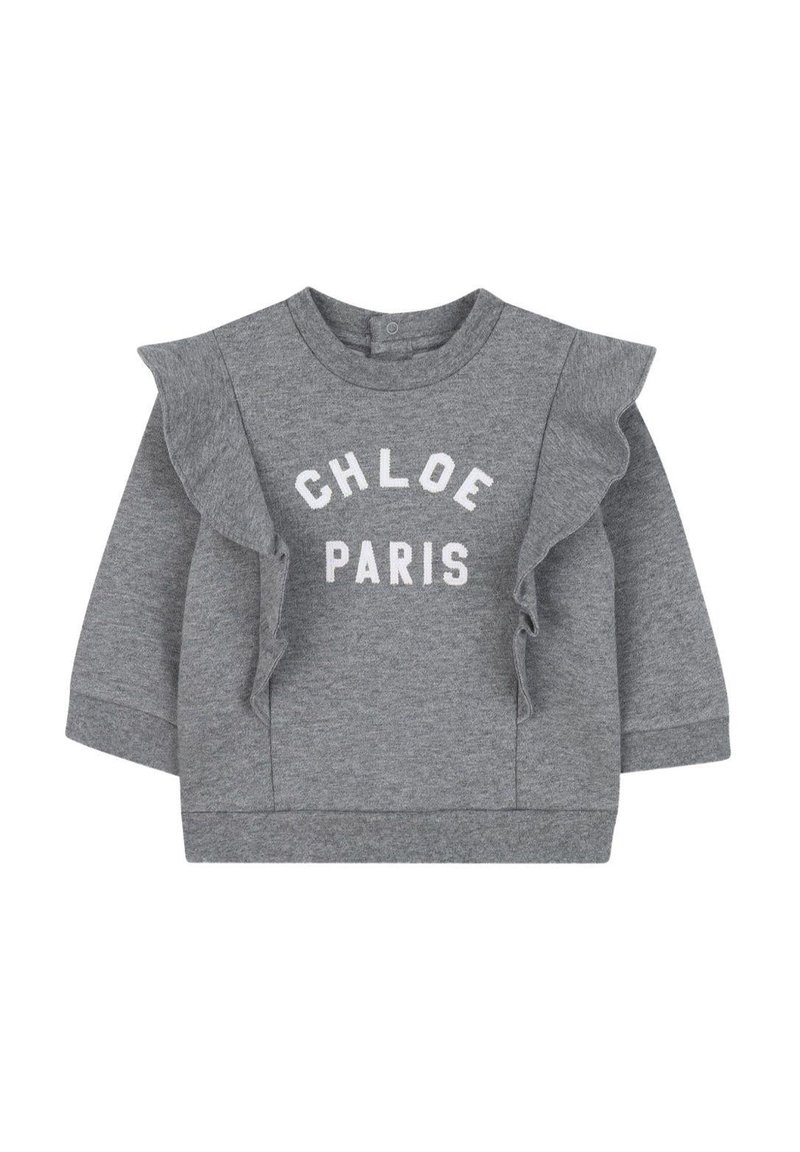 Grijze sweatshirt met ruches op de schouders, met de tekst "CHLOE PARIS" in het wit. Gemaakt van zacht materiaal met een ronde hals.