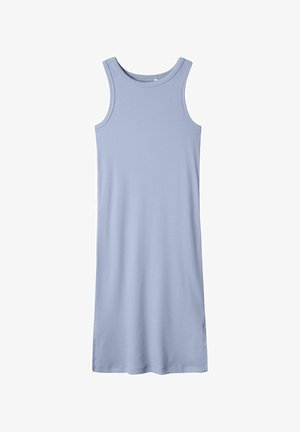 Robe débardeur en maille bleu clair avec un col rond et sans manches, tombant jusqu'aux genoux. Texture de tissu douce et construction simple.