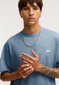 PULL&BEAR WITH LOGO - T-shirts print - light blue denim