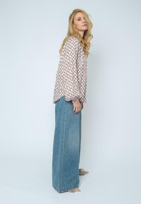 Emily van den Bergh Overhemdblouse - taupe rose circle