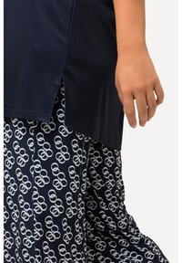 Ulla Popken PUNKTE MUSTER RUNDHALS 3/4-ÄRMEL - Pitkähihainen paita - dark blue