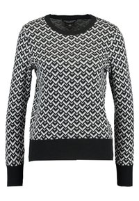 Maglione a maglia bianco e nero con motivo a zigzag, colletto rotondo e polsini e fondo a coste per un finish testurizzato.