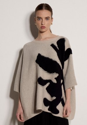 Apricot, ABSTRACT FLOWER OVERSIZED CAPE JUMPER - Strickpullover - stone