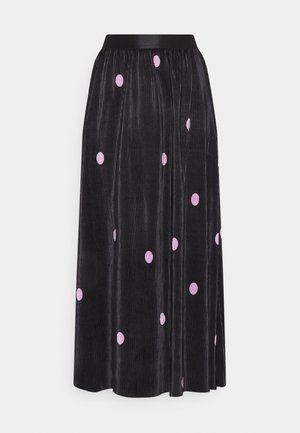 Zwarte geplooide midi-rok met verspreide lichtpaarse polka dots en een elastische tailleband.