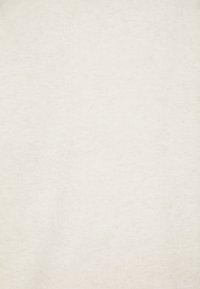 Tissu en maille beige clair avec une texture douce, présentant un motif côtelé subtil et sans accents ni accessoires notables.