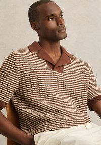 Reiss REGULAR FIT - Bluză polo - tobacco brown off white