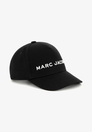 Zwarte katoenen honkbalpet met een gebogen klep en een opvallend wit "MARC JACOBS" logo op de voorkant, afgewerkt met een gestructureerde stof.