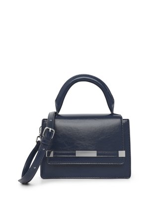 Borsa a mano in pelle blu navy con manico superiore, tracolla regolabile e staccabile e fibbia metallica rettangolare argento sulla patta frontale.