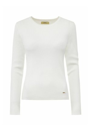 Biały, prążkowany sweter z długim rękawem, o okrągłym dekolcie i wąskim kroju, z małym złotym logo marki przy dolnym brzegu.