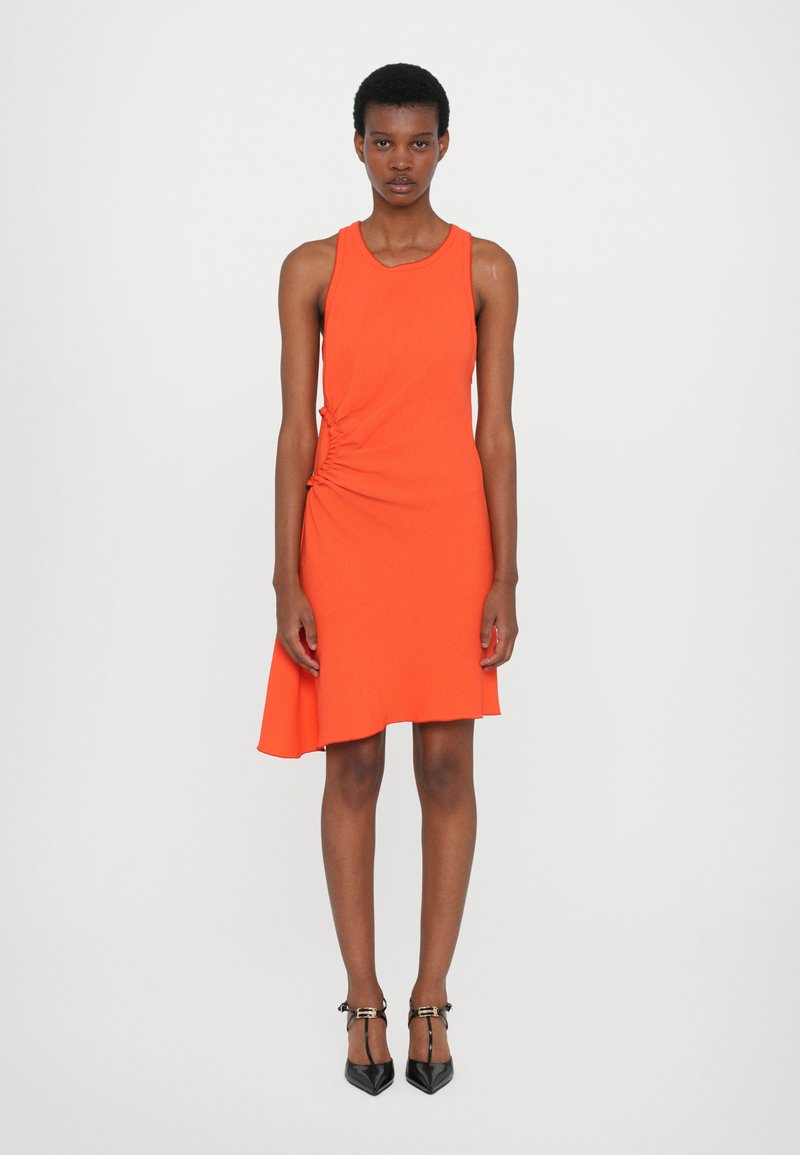 Victoria Beckham - SLEEVELESS GATHER DETAIL MINI DRESS - Juhlamekko - red, Suurenna