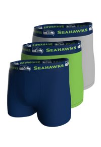 Tres pares de calzoncillos tipo bóxer para hombre; los colores incluyen azul marino, gris y verde vibrante. Presentan un logo de los Seahawks y una cinturilla en azul marino.