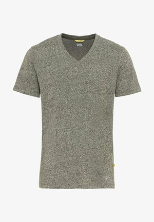 Grau meliertes V-Ausschnitt-T-Shirt mit kurzen Ärmeln, das ein dezentes meliertes Muster und ein gelbes Akzentlabel nahe dem Saum aufweist.