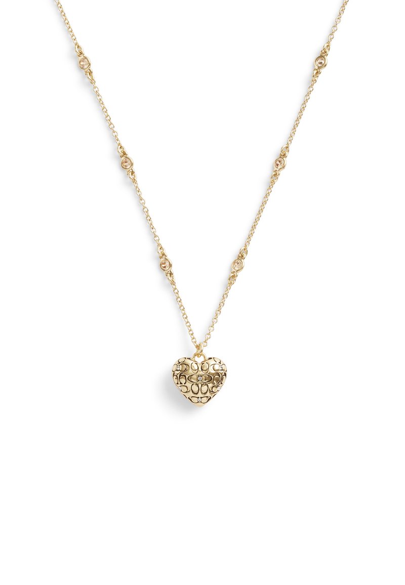 Collana d'oro con un pendente a forma di cuore texturizzato, caratterizzato da un motivo intricato e piccoli accenti circolari lungo una delicata catena.