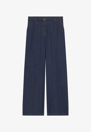 Pantaloni in denim blu scuro a gamba larga con tasche laterali, passanti per cintura e una sottile cintura in tessuto con fibbia metallica annessa.