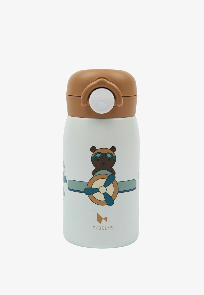 Bouteille d'eau blanche et brune pour enfant avec un ours portant des lunettes d'aviateur pilotant un avion, équipée d'un bouchon à bouton-poussoir.