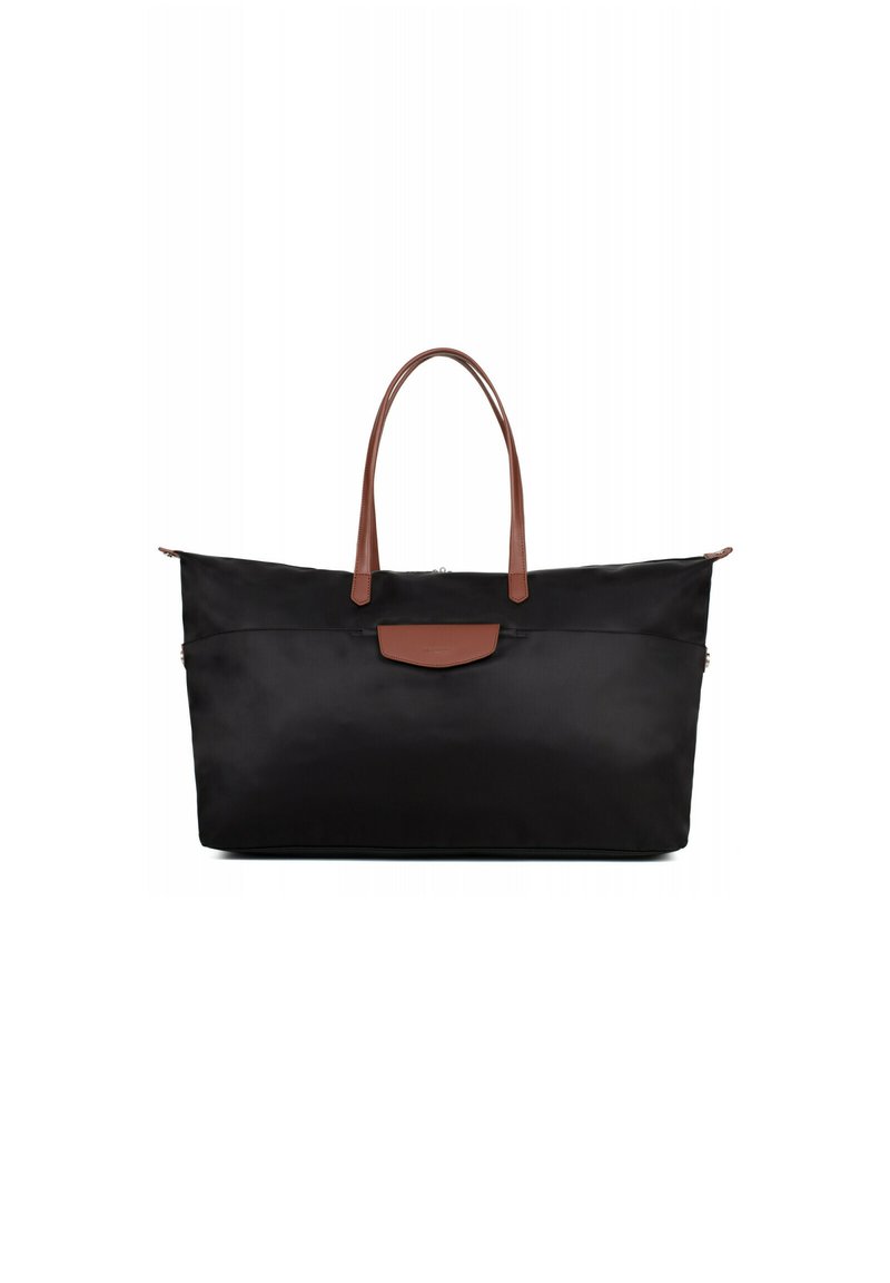 Borsa tote nera in nylon con manici in pelle marrone, forma rettangolare, chiusura con zipper e un accento in pelle coordinato sulla parte frontale.