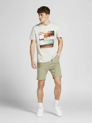 SHARK - Shorts - tea