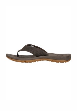Brun flip-flop sandal med en tekstureret fodseng, perforeret rem og en gummisål med riller for greb.
