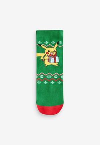 Calze verdi con una punta rossa. Presentano una grafica di Pikachu che tiene un regalo e motivi festivi bianchi vicino alla cima.
