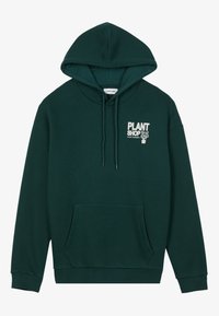 Sudadera verde oscuro con un bolsillo frontal, capucha con cordón y un texto gráfico blanco que dice "PLANT SHOP" acompañado de una ilustración de planta.