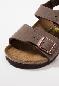 Birkenstock NEW YORK brązowy