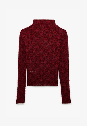 Rød langærmet top med høj hals, lavet af struktureret laceskud med et blomster mønster. Tætsiddende design med buet kant.