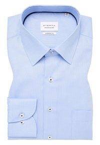 Hellblaues Eterna Hemd, Comfort Fit, mit gewebter Textur, Standardkragen, knöpfbarer Front und verstellbarem Manschette mit abgerundetem Rand.