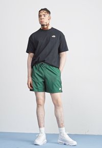 Nike Sportswear CLUB FLOW - Šortai - fir