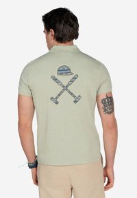 Seleccionado, military light