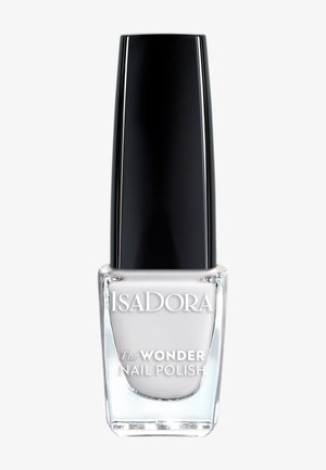 Flacon de vernis à ongles en verre transparent avec un bouchon noir. L'étiquette indique "Isadora The Wonder Nail Polish" en lettres blanches. Finition lisse et brillante.