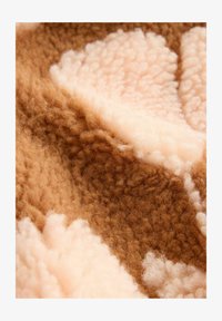 Ausgewählt, brown floral