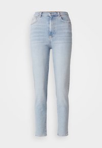 Ljusblå högmidjade skinnyjeans med framfickor och knappstängning mot en enkel vit bakgrund.