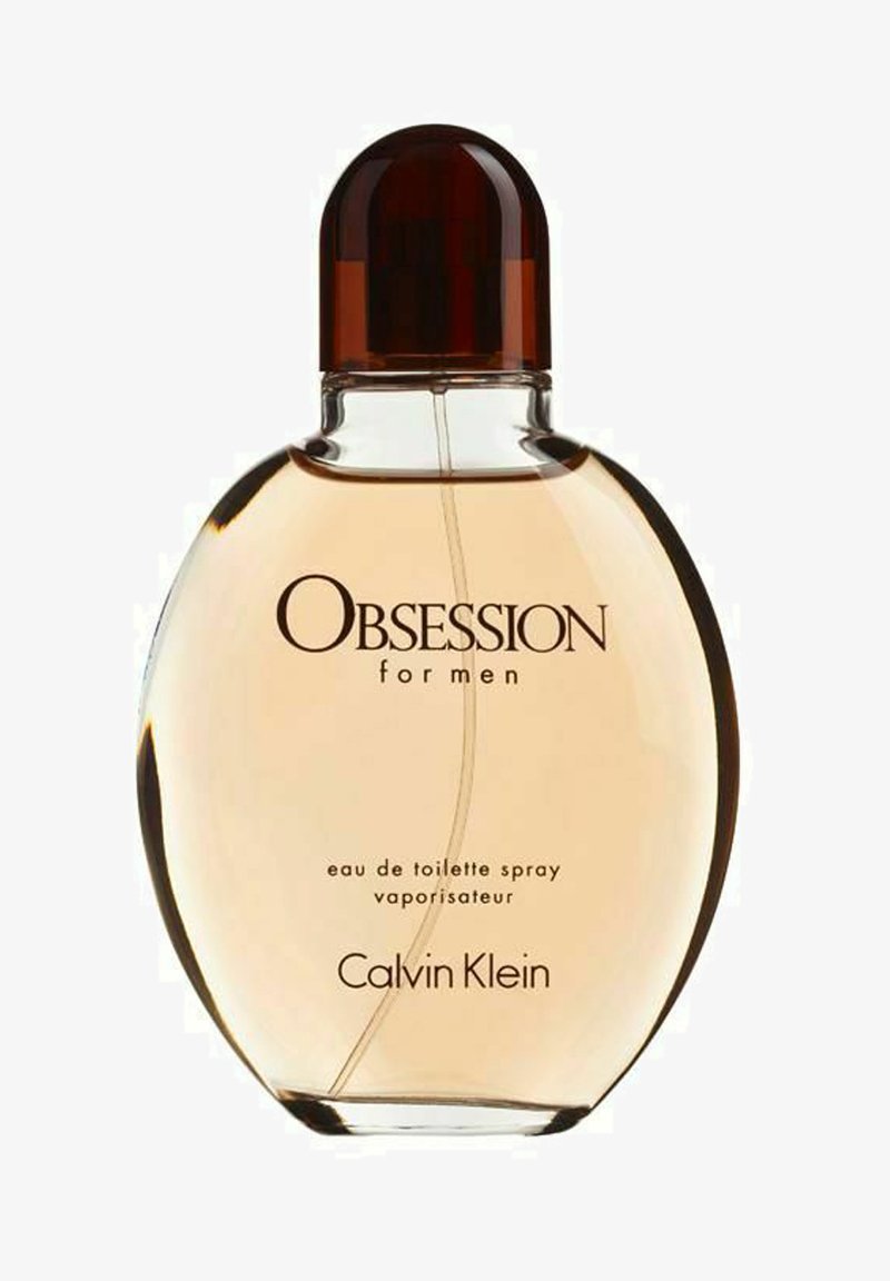 Calvin Klein Obsession for Men, pullo lasinen pullo, jossa on ruskea korkki, täynnä vaalean meripihkan väristä nestettä, ja siinä on musta teksti, joka merkitsee brändiä ja tyyppiä.
