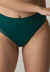 Niewybrane, jasper green