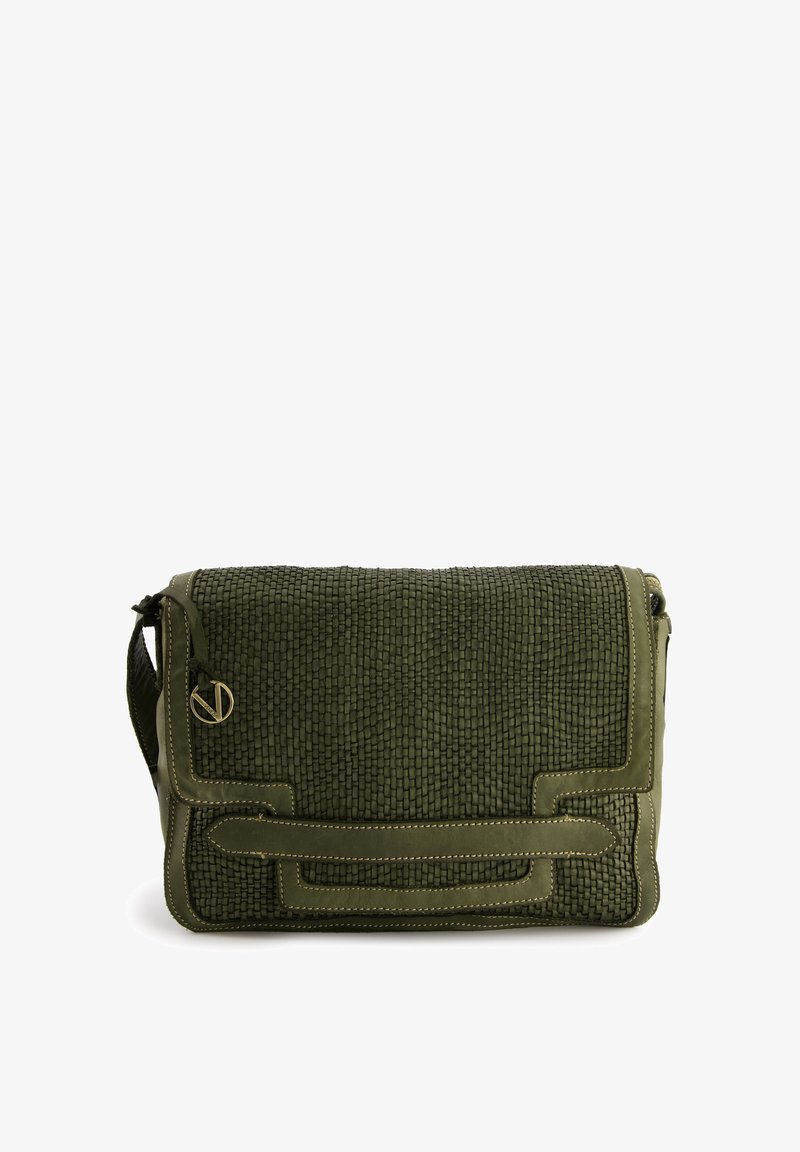 Groene geweven stoffen schoudertas met leren accenten, gestikte details en verstelbare schouderriem. Heeft een decoratief logo hardware.