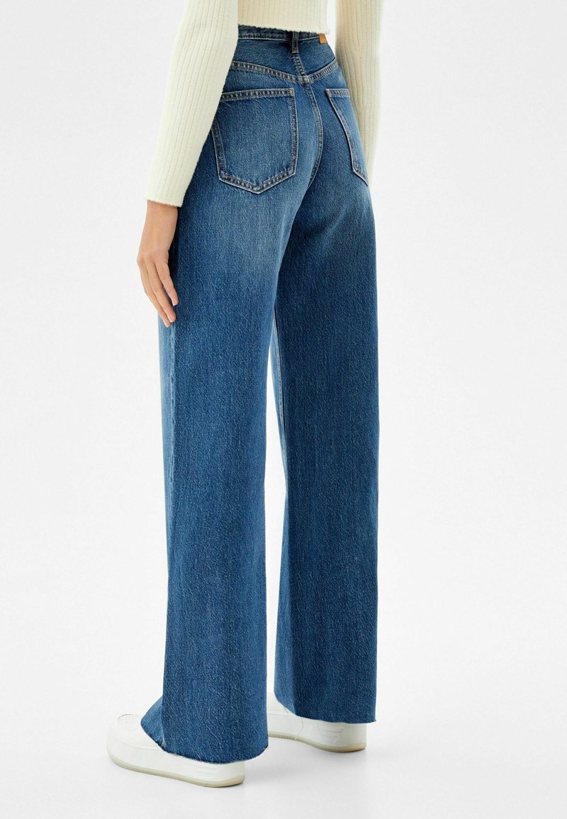 Damen Kleider | Bershka WIDE LEG Flared Jeans dark blue/dunkelblau - TS87069 Damen Kleider | Bershka WIDE LEG Flared Jeans dark blue/dunkelblau - TS87069