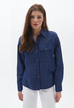 MIT GROSSEN BRUSTTASCHEN - Button-down blouse - dark denim
