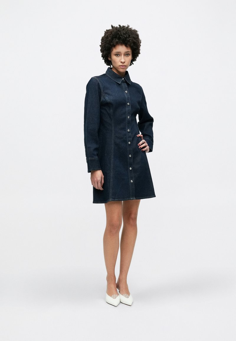 ck denim dress Womens Calvin Klein Blue Mini Shift S (US 4-6) A classic shift silhouette Calvin Klein Girls Denim Dress