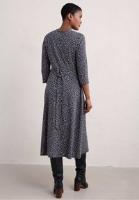 Seasalt Cornwall Žerzejové šaty - navy feather marks maritime