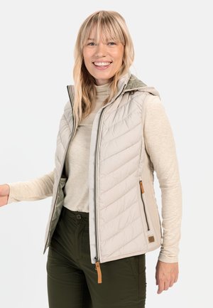 Lichtgewicht, gewatteerd vest in beige met een capuchon, voorzien van zijzakken en een contrasterende olijfgroene voering. Gemaakt van duurzame stof.