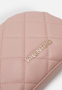 Valentino Bags OCARINA - Higienos reikmenų kosmetinė - cipria