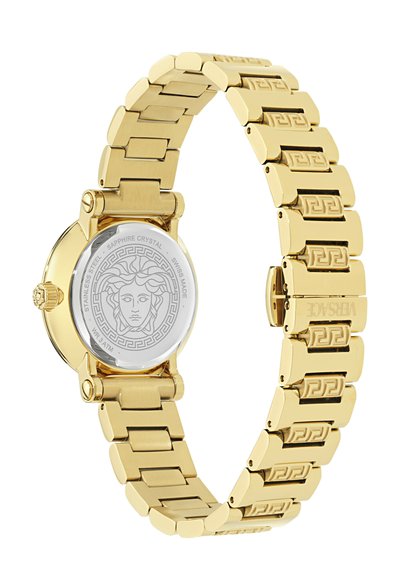 Zlata metalna zapestnica s povezanimi grškimi ključi in krožnim zadnjim delom s emblemom Meduze ter vgraviranim blagovnim znamkom.