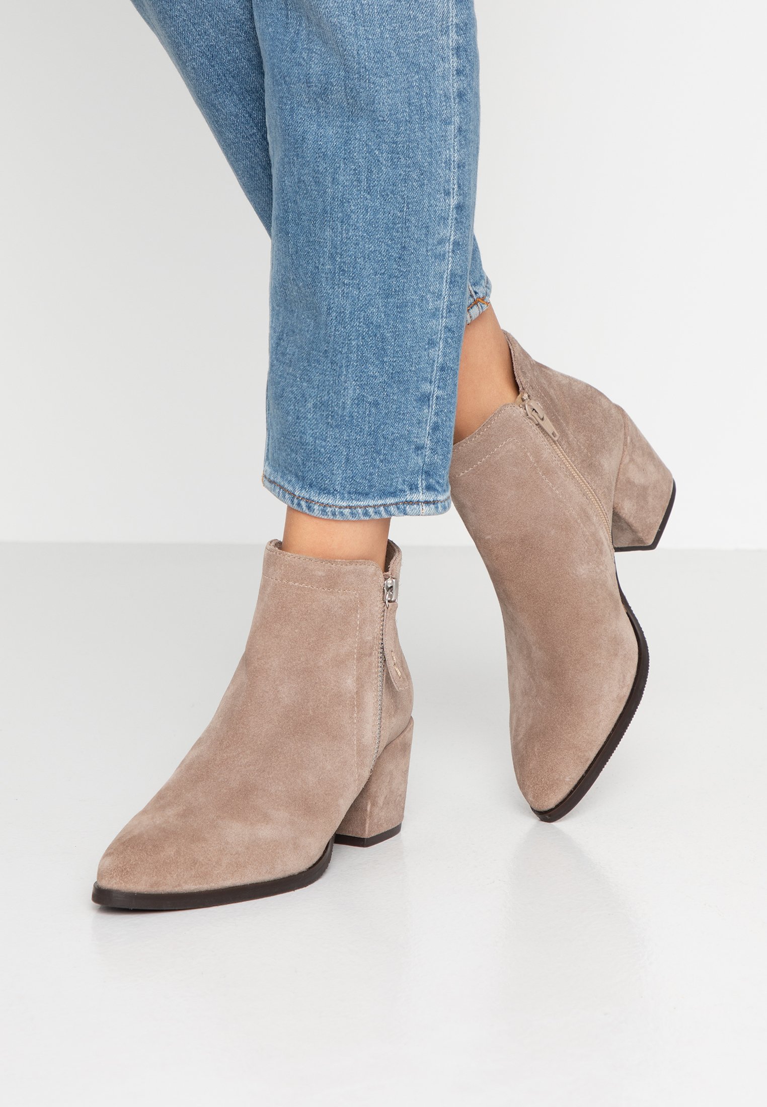 pier one ankle boot taupe