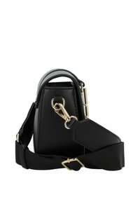 Borsa a mano in pelle nera con un design strutturato, dotata di manico superiore, accessori in oro e una tracolla in tessuto rimovibile.