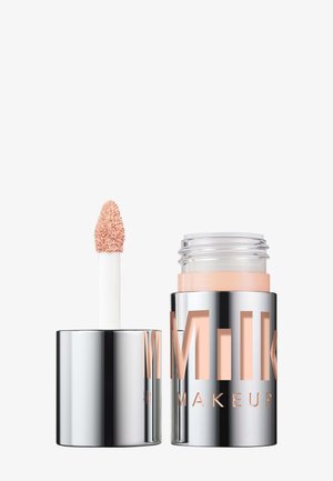 Milk Makeup, FUTURE FLUID ALL OVER CREAM CONCEALER - Correcteur