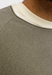 Jack & Jones JJEHILL CREW NECK  - Džemper - vetiver