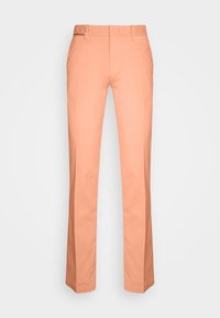 Pantaloni color pesco realizzati in tessuto misto cotone, con una vestibilità dritta, tasche anteriori e un elastico in vita con passanti per cintura.