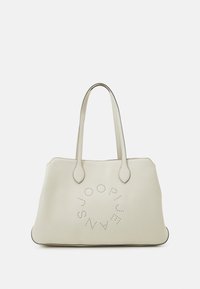 Sac fourre-tout beige clair en cuir structuré, doté d'un motif logo circulaire perforé, de poignées doubles et d'une bordure contrastante noire à la base.
