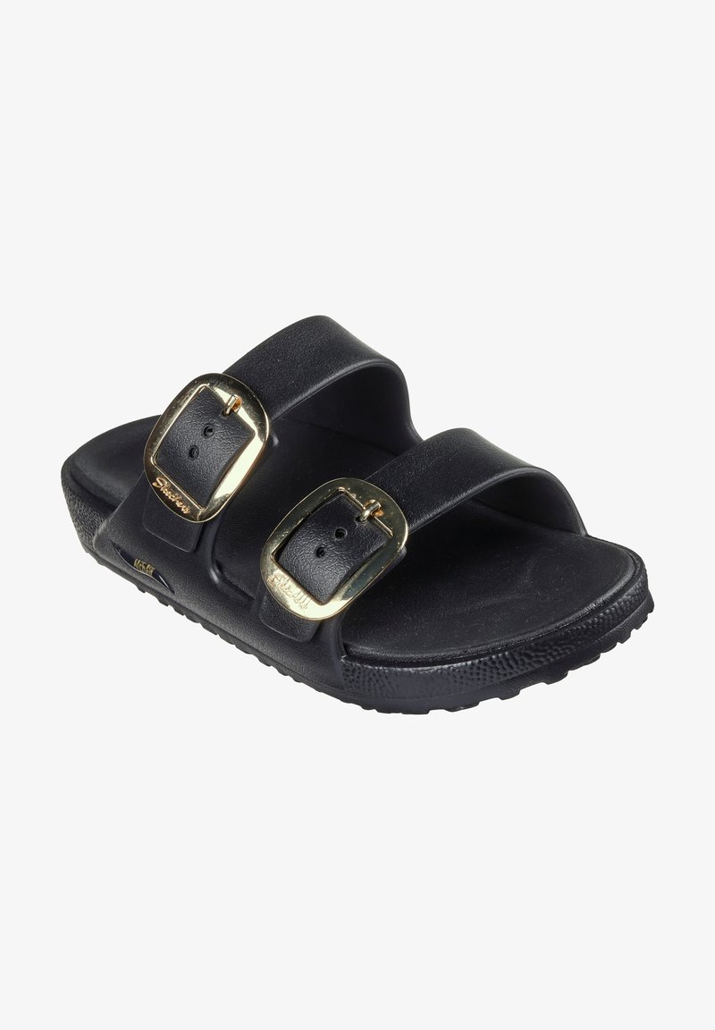 Μαύρα σαμπό χωρίς λουριά με δύο φαρδιές ταινίες, χρυσές αγκράφες και υφασμάτινες σόλες. Κατασκευασμένα από συνθετικό υλικό με λεία επιφάνεια.