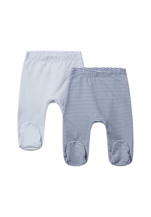 Le set de pantalon en coton pour bébé comprend une paire unie bleu clair et une paire rayée bleue, toutes deux avec une taille élastique et des renforts aux genoux pour plus de durabilité.